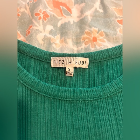 Stylish Green Ribbed Tee - Picture 4 of 4